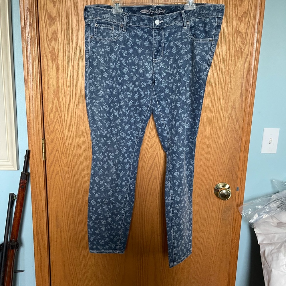 Old Navy Rockstar jeans size 18